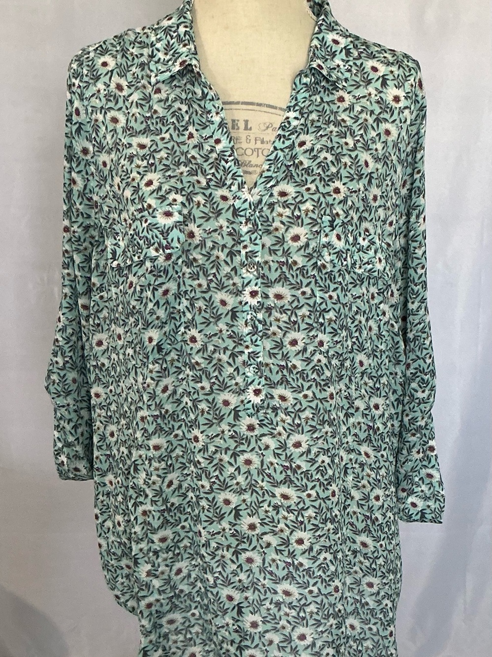Skies Are Blue 1X Floral Roll Tab Utility Blouse Aqua Daisy Button Front